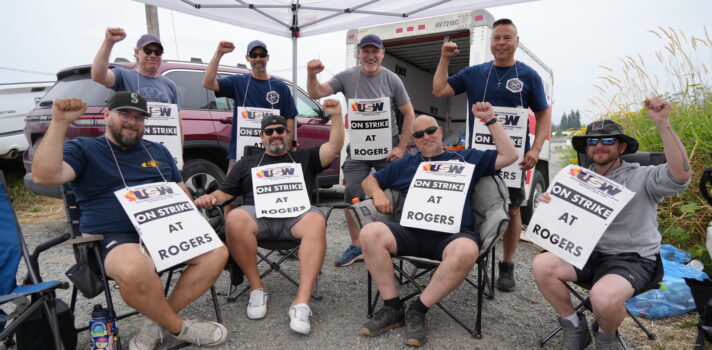 USW Director Scott Lunny joins Rogers technicians in Abbotsford, B.C., as they fight for fairness, respect and a better deal.